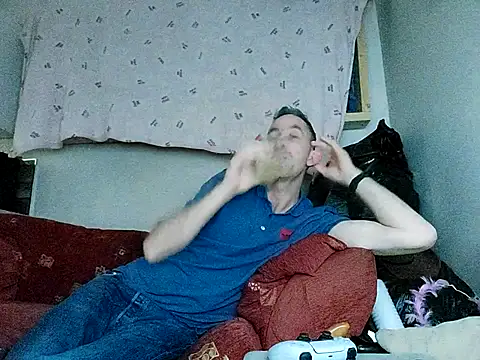Snapshot of irishtommy1986 chatting on 07-26-26, 08:27 irishtommy1986 online show from 07-26-26, 08:27