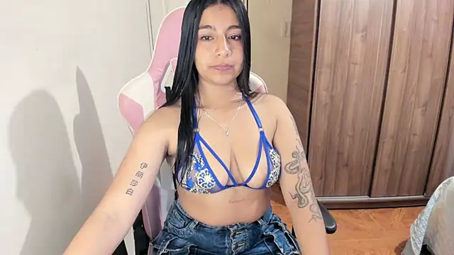 Snapshot of julieth_hot69 chatting on 05-05-26, 07:44 julieth hot69 online show from 05-05-26, 07:44