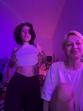 Dooubletroublee online show from 06-18-26, 11:21