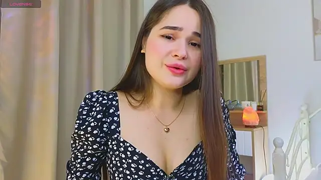 Snapshot of KateBleare chatting on 03-10-25, 03:30 KateBleare online show from 03-10-25, 03:30