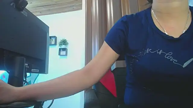 Luna girlhot  online show from 07-06-26, 07:49
