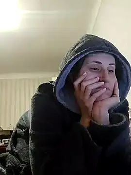 Snapshot of emeli_moon chatting on 01-29-25, 11:35 emeli moon online show from 01-29-25, 11:35