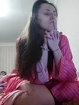 Snapshot of emeli_moon chatting on 03-08-25, 07:42 emeli moon online show from 03-08-25, 07:42