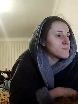 Snapshot of emeli_moon chatting on 01-24-25, 08:43 emeli moon online show from 01-24-25, 08:43