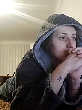 Snapshot of emeli_moon chatting on 12-29-24, 04:07 emeli moon online show from 12-29-24, 04:07