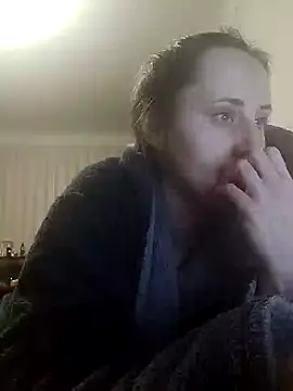 Snapshot of emeli_moon chatting on 01-08-25, 08:07 emeli moon online show from 01-08-25, 08:07