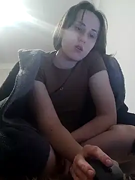 Snapshot of emeli_moon chatting on 12-25-24, 11:31 emeli moon online show from 12-25-24, 11:31