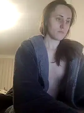 Snapshot of emeli_moon chatting on 01-11-25, 07:59 emeli moon online show from 01-11-25, 07:59