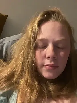 Snapshot of daddyscumprincess chatting on 10-31-25, 01:35 daddyscumprincess online show from 10-31-25, 01:35