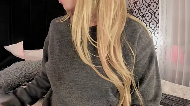 Adeelinee online show from 11-20-25, 07:47