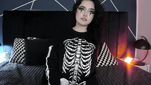 Snapshot of Adeelinee chatting on 03-18-25, 10:48 Adeelinee online show from 03-18-25, 10:48
