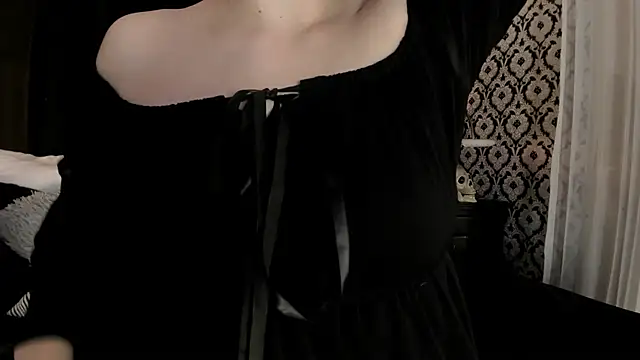 Adeelinee online show from 11-22-25, 07:46