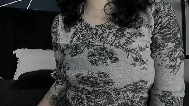 Snapshot of Adeelinee chatting on 03-06-25, 07:43 Adeelinee online show from 03-06-25, 07:43