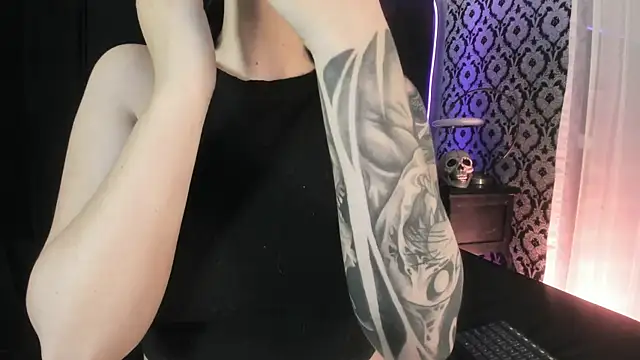 Snapshot of Adeelinee chatting on 02-05-26, 08:15 Adeelinee online show from 02-05-26, 08:15