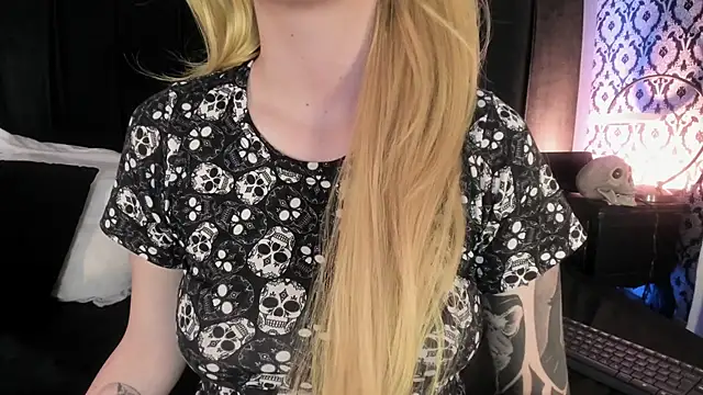 Snapshot of Adeelinee chatting on 01-17-26, 07:50 Adeelinee online show from 01-17-26, 07:50