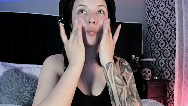 Adeelinee online show from 04-04-26, 07:53