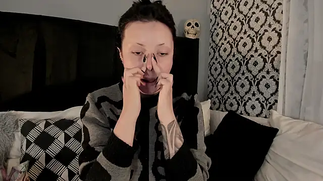 Adeelinee online show from 06-15-26, 06:29