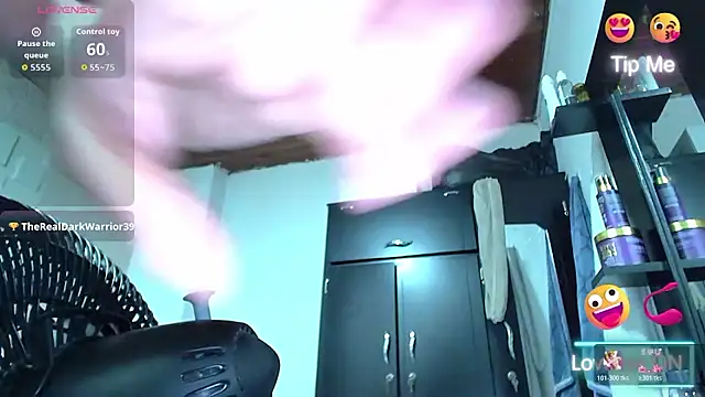 white sexy  online show from 03-23-26, 11:59