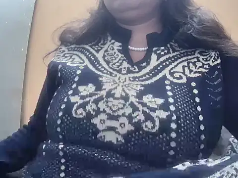 Snapshot of maya__madam chatting on 01-14-25, 02:43 maya madam online show from 01-14-25, 02:43