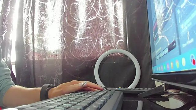 samantha  wilson online show from 10-29-25, 02:49