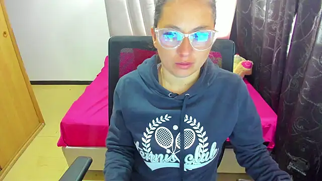 samantha  wilson online show from 10-31-25, 01:52