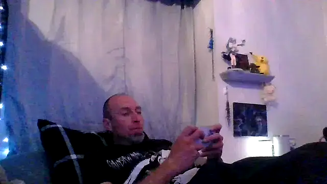Snapshot of El_Gizmo chatting on 06-01-26, 06:13 El Gizmo online show from 06-01-26, 06:13