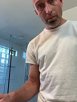 Snapshot of El_Gizmo chatting on 04-08-26, 12:12 El Gizmo online show from 04-08-26, 12:12