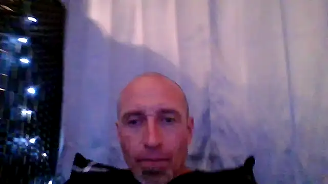 Snapshot of El_Gizmo chatting on 05-09-26, 04:38 El Gizmo online show from 05-09-26, 04:38