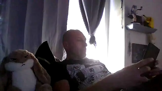 Snapshot of El_Gizmo chatting on 05-19-26, 04:14 El Gizmo online show from 05-19-26, 04:14