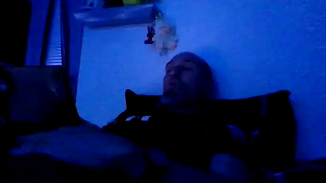 Snapshot of El_Gizmo chatting on 03-18-26, 09:12 El Gizmo online show from 03-18-26, 09:12