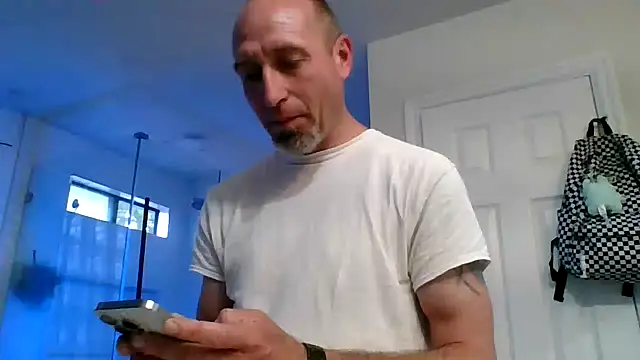 Snapshot of El_Gizmo chatting on 04-01-26, 06:16 El Gizmo online show from 04-01-26, 06:16