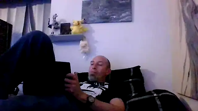 Snapshot of El_Gizmo chatting on 03-31-26, 07:10 El Gizmo online show from 03-31-26, 07:10