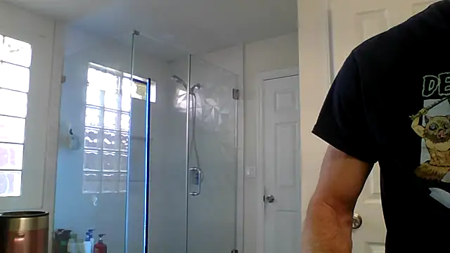 Snapshot of El_Gizmo chatting on 05-27-26, 01:15 El Gizmo online show from 05-27-26, 01:15