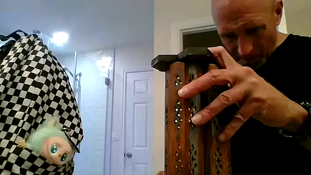 Snapshot of El_Gizmo chatting on 04-15-26, 07:25 El Gizmo online show from 04-15-26, 07:25