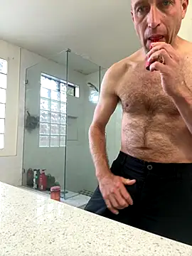 El Gizmo online show from 11-10-25, 04:34