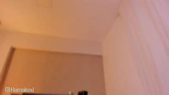 Snapshot of hanna_lee02 chatting on 07-22-26, 12:18 hanna lee02 online show from 07-22-26, 12:18