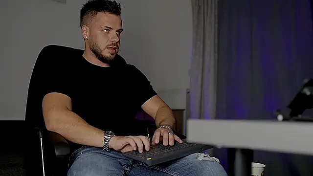 juliusmasters online show from 10-12-25, 05:36