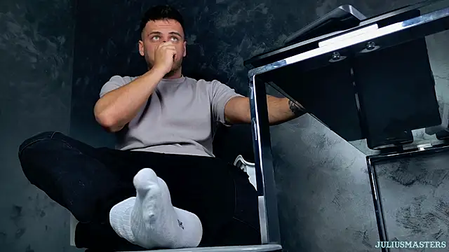 Snapshot of juliusmasters chatting on 02-08-26, 09:01 juliusmasters online show from 02-08-26, 09:01