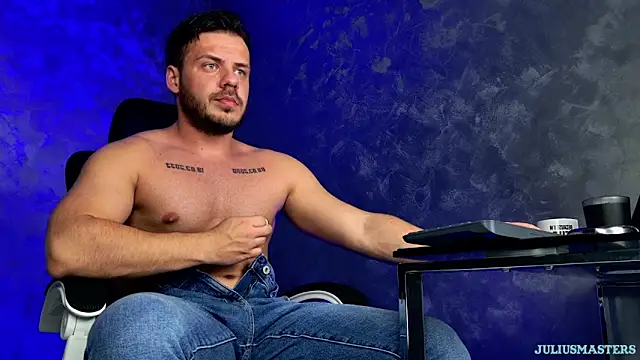 Snapshot of juliusmasters chatting on 02-25-26, 08:30 juliusmasters online show from 02-25-26, 08:30