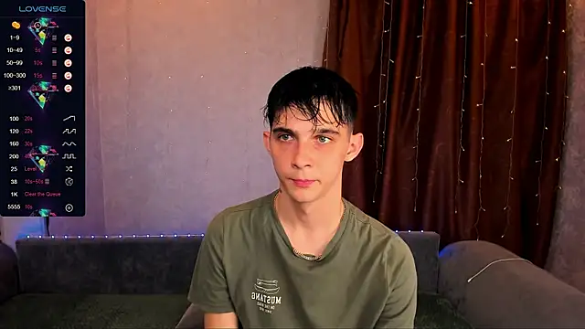 Snapshot of Aaron_Boom chatting on 09-18-25, 10:35 Aaron Boom online show from 09-18-25, 10:35