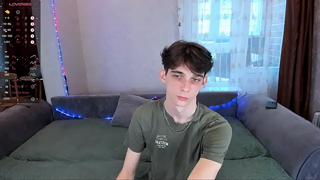 Aaron Boom online show from 04-26-26, 01:19