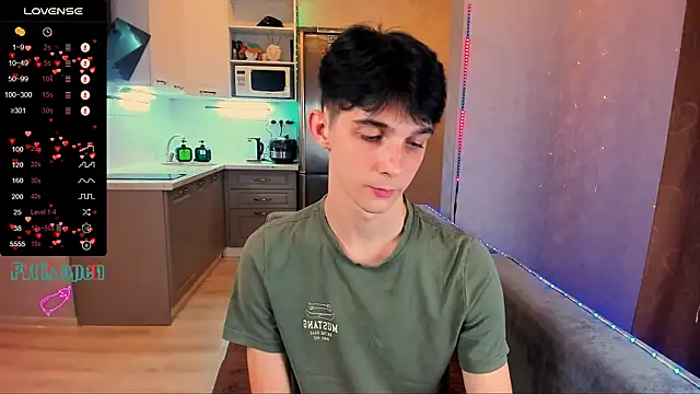 Snapshot of Aaron_Boom chatting on 09-27-25, 07:42 Aaron Boom online show from 09-27-25, 07:42