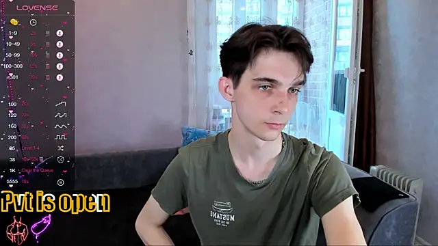 Aaron Boom online show from 05-08-26, 01:59