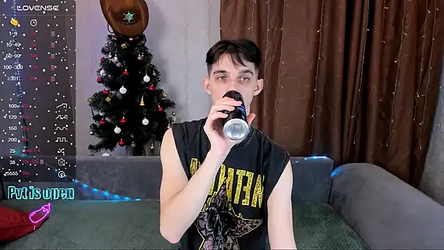 Snapshot of Aaron_Boom chatting on 01-17-26, 05:11 Aaron Boom online show from 01-17-26, 05:11