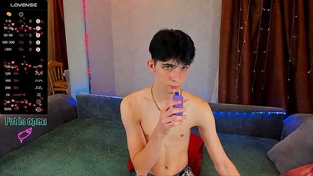 Snapshot of Aaron_Boom chatting on 10-10-25, 09:37 Aaron Boom online show from 10-10-25, 09:37