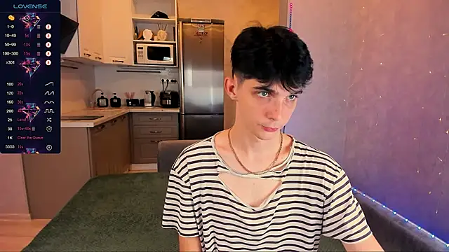 Snapshot of Aaron_Boom chatting on 09-22-25, 12:27 Aaron Boom online show from 09-22-25, 12:27