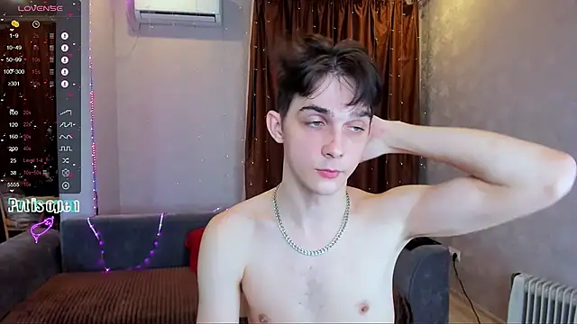 Snapshot of Aaron_Boom chatting on 02-14-26, 04:40 Aaron Boom online show from 02-14-26, 04:40