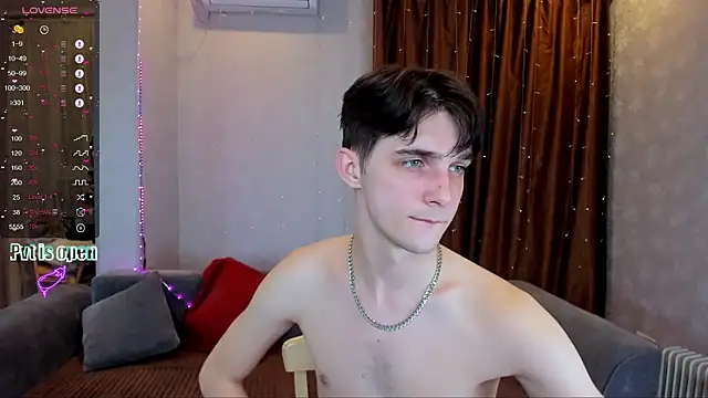 Snapshot of Aaron_Boom chatting on 02-13-26, 04:18 Aaron Boom online show from 02-13-26, 04:18