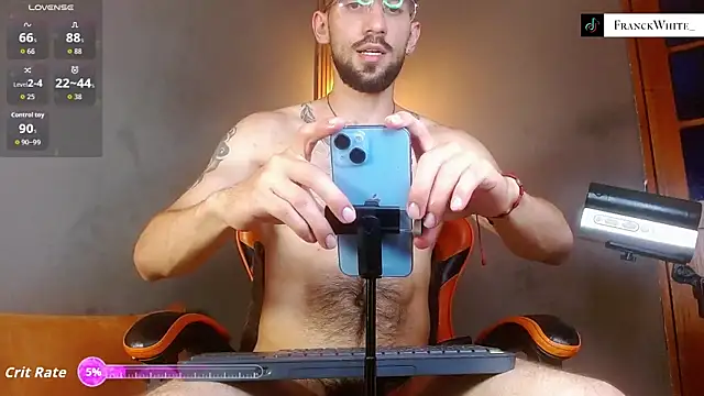 Snapshot of Mr_WhiteCock chatting on 06-26-26, 03:23 Mr WhiteCock online show from 06-26-26, 03:23