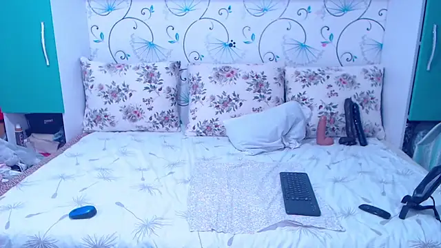 Snapshot of demiemorre chatting on 11-14-25, 05:11 demiemorre online show from 11-14-25, 05:11